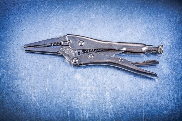 Locking pliers with closed jaws