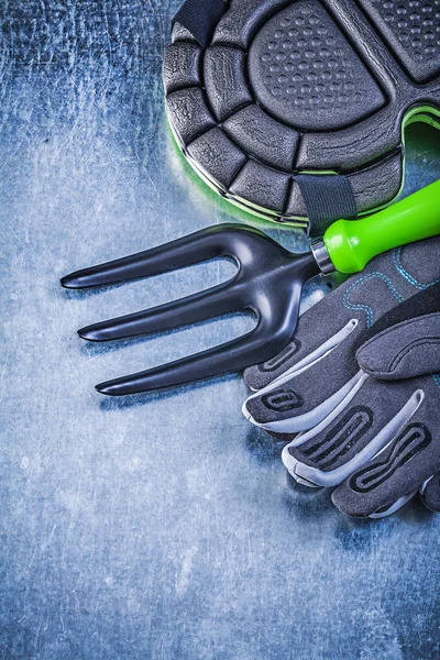 Gloves, knee pads and trowel fork
