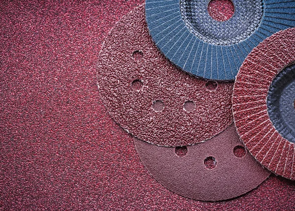 Abrasive discs and flap grinding wheels