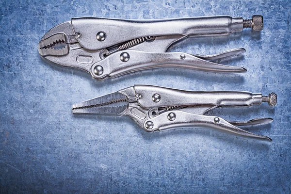 Locking pliers with closed jaws