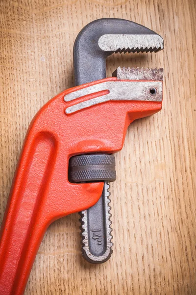 Pipe wrench