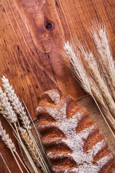 Bread and ears of wheat