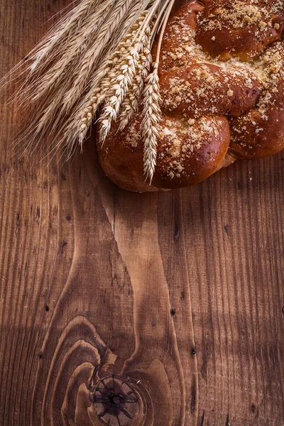 Bread and wheat ears