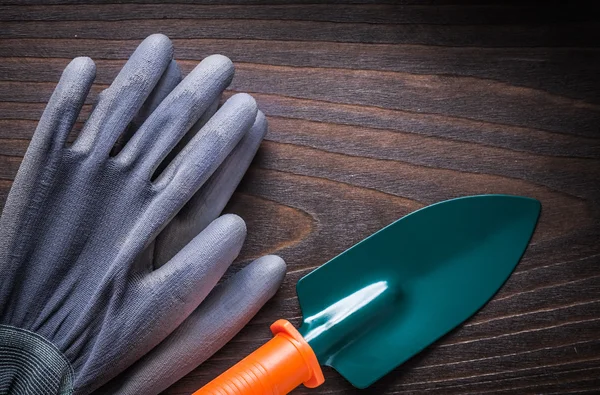 Gardening spade and protective rubber gloves