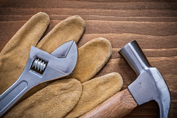 Claw hammer and safety glove