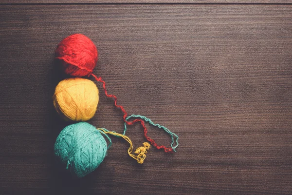 Knitting balls of threads