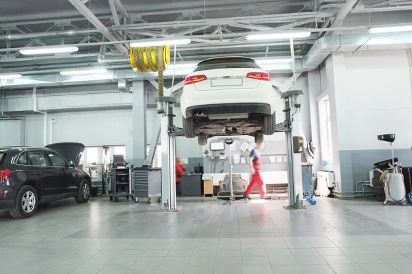 Cars in  dealer repair station in Moscow