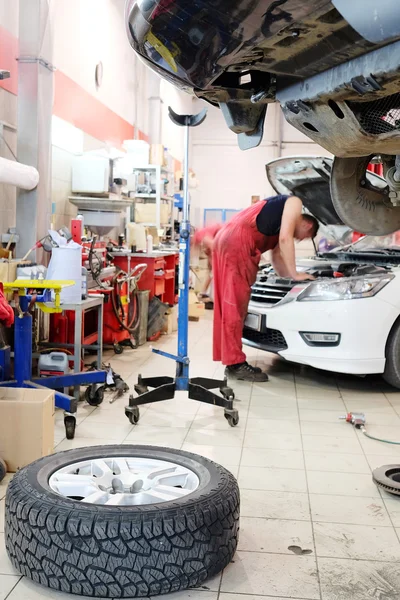 Cars in dealer repair station in Tula