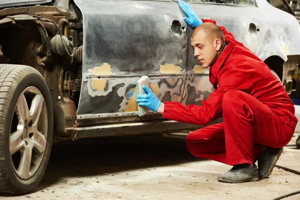 Auto mechanic polishing car