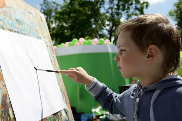 Child draws paints