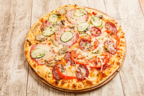 Mediterranean vegetable pizza