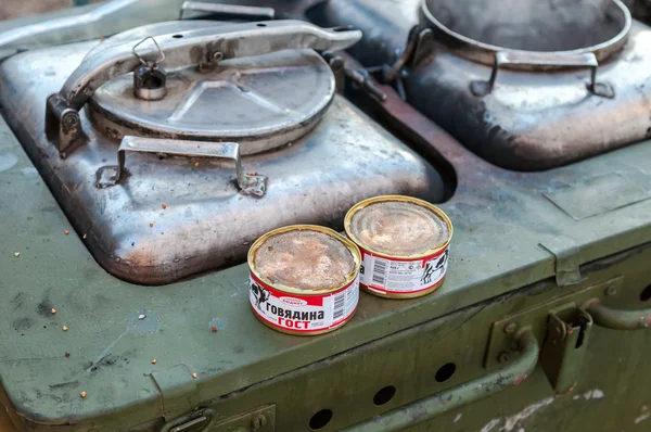 Cooking food on a military field kitchen in field conditions
