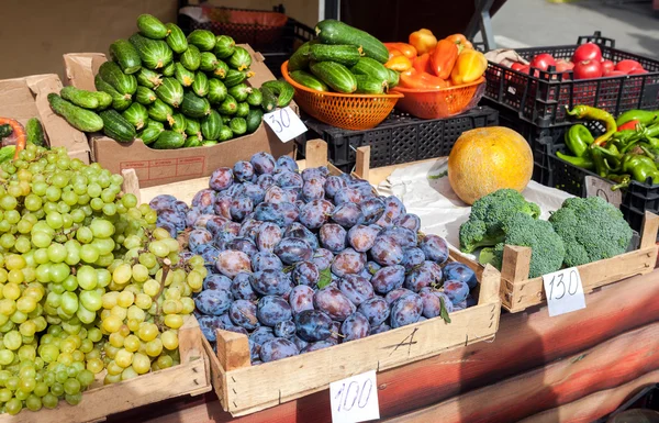 Fresh organic fruits and vegetables for sale at the farmers mark