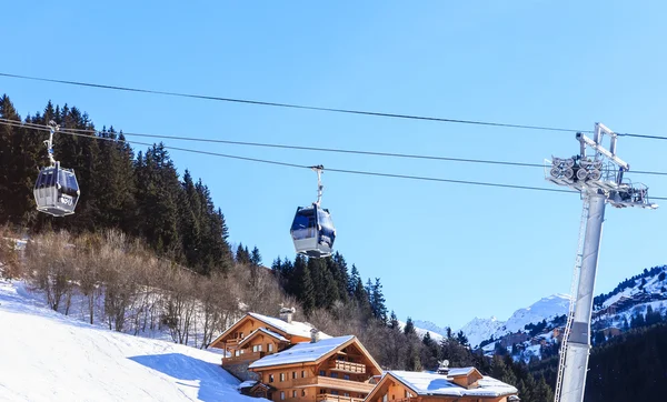 Chalet on the slopes of the valley Meribel. Cabins cableway. Ski Resort Meribel Village Center (1450 m). France