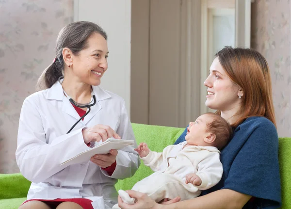 Mature pediatrician of prescribes to newborn baby the medicatio