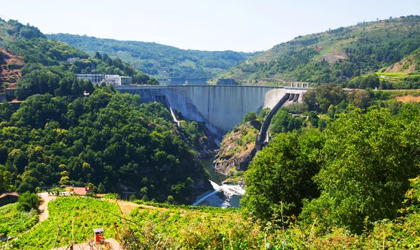 Dam of water power plant of Belesar