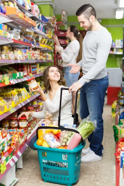 Family purchasing food