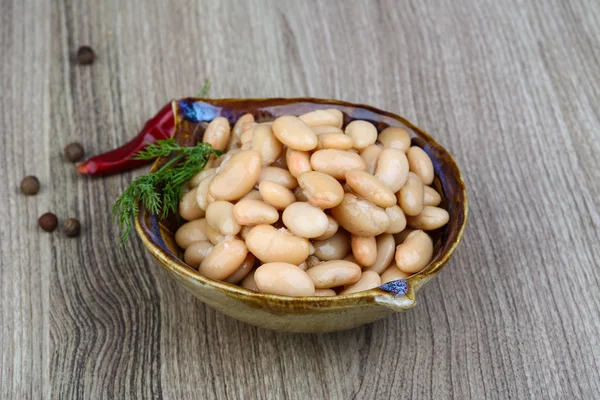 Canned white beans with dill