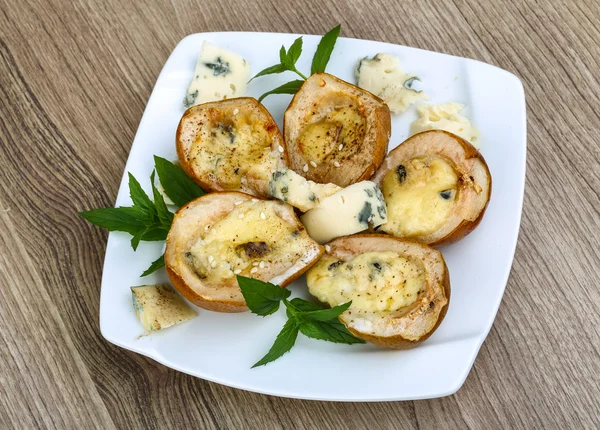 Baked pear with blue cheese