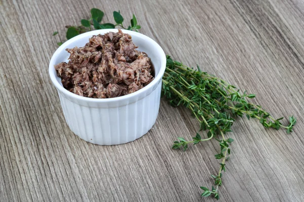 Canned tuna meat