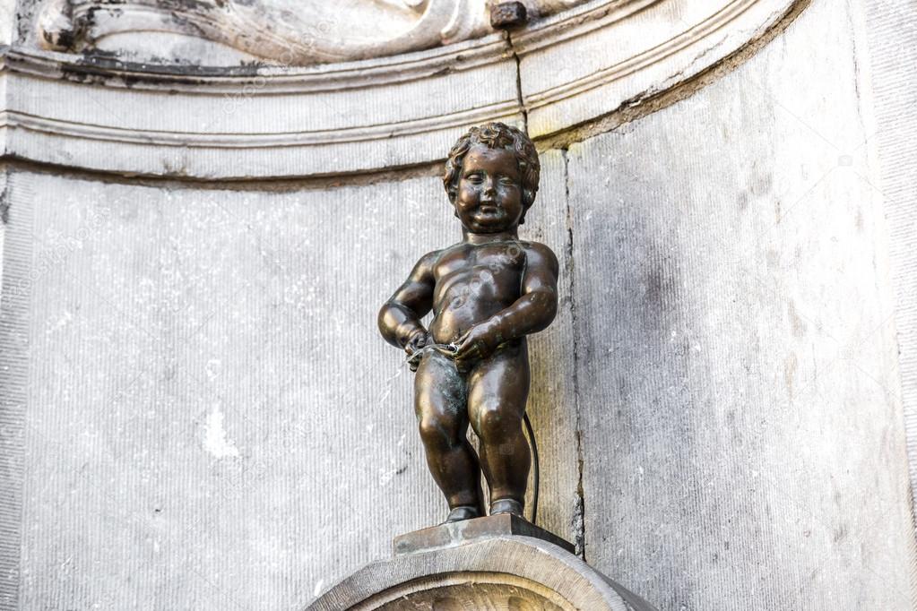 Boy pissing boy small boy pissing Manneken Pis