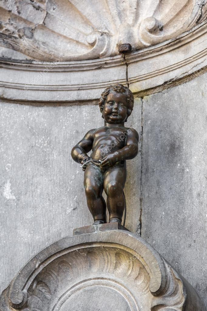 Boy pissing boy small boy pissing Manneken Pis