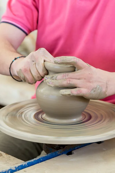 Creating a clay jar