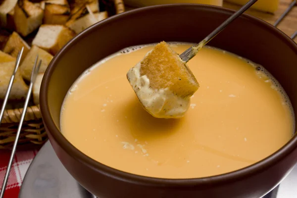 Cooking cheese fondue