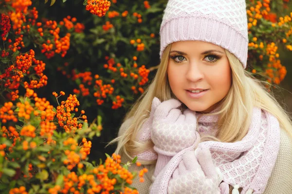 Beautiful woman in autumn Park