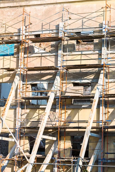 Old building restoration with system of steel beams