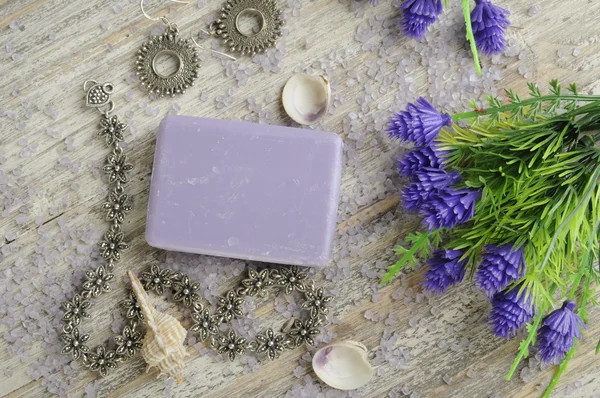 Soap with flowers ans jewelry with shells