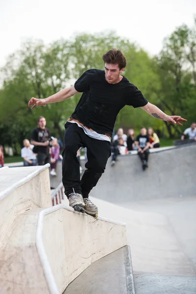 Aggressive rollerblading skating contest