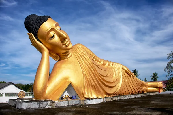 Lying Buddha statue