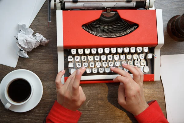 Hands on typing machine