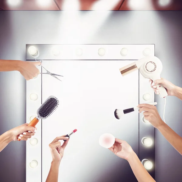 Mirror and equipment to make-up and hairstyling