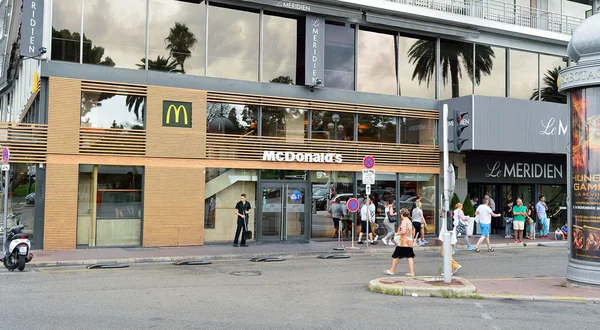 McDonald\'s restaurant exterior
