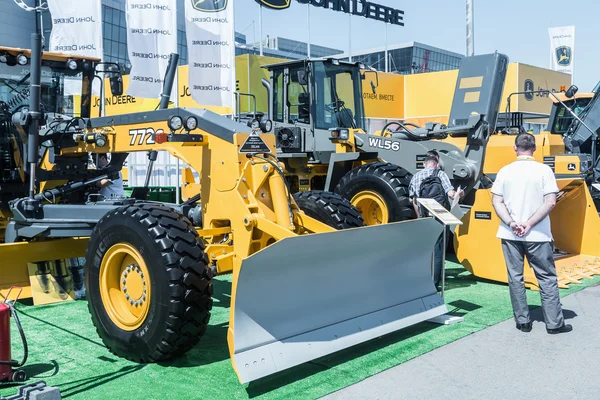 Exhibits, cars and construction equipment International Speciali