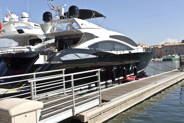 Modern Super Luxury Yachts