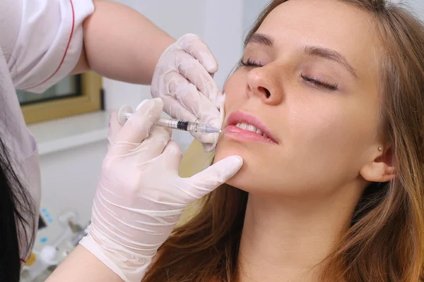 Procedure filler injection in beauty clinic.