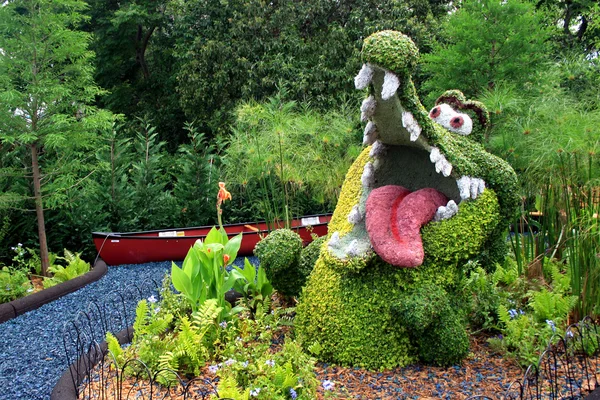 Crocodile Topiary