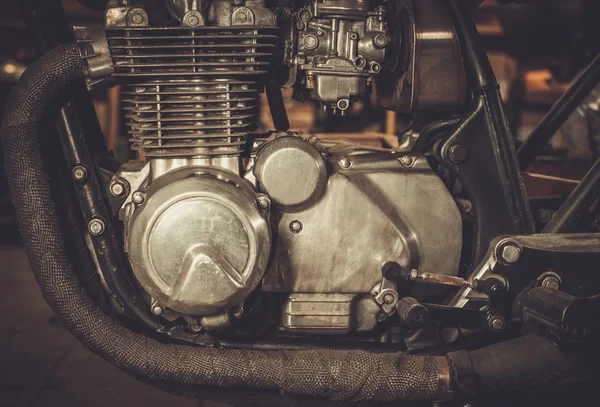 Cafe-racer motorcycle engine