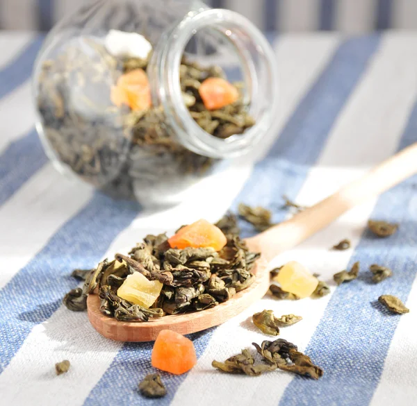Green tea with dried fruits