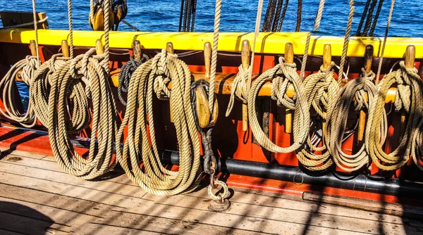 Coiled rope lines
