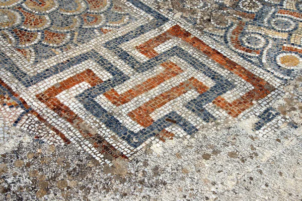 Geometric mosaic walk