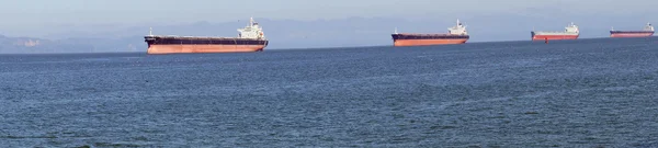 Panorama, Oil tankers anchored