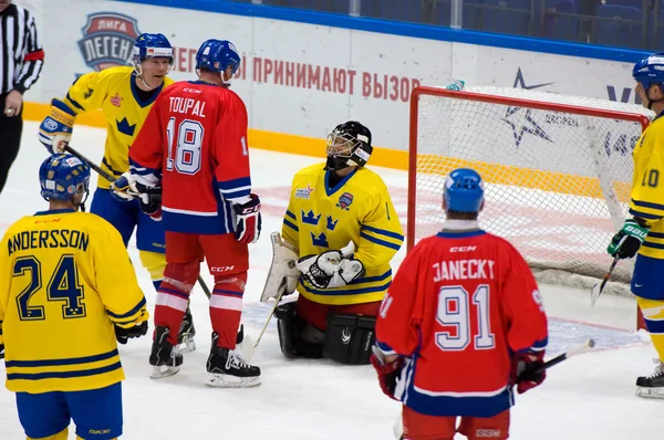 R. Wanhainen (1) and R. Toupal (18) speak