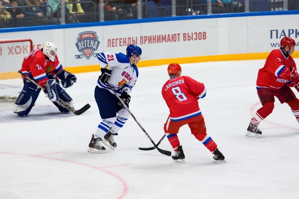 I. Larionov (8) and K. Nurmanen (21)