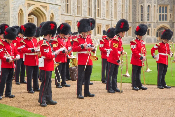 Men members of the royal guard