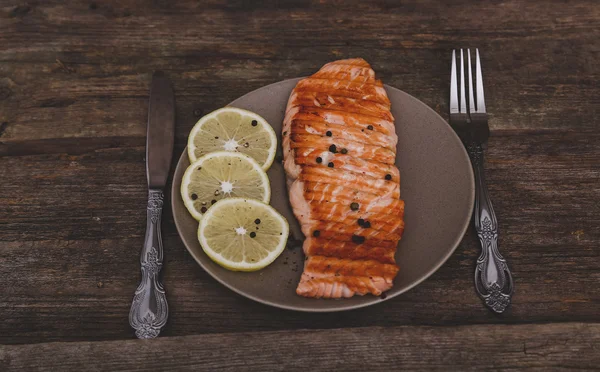 Slice of grilled salmon with lemon
