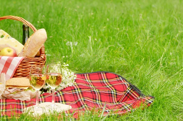 Picnic basket with apples